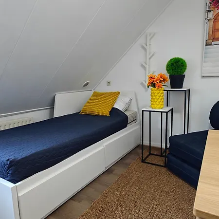 Eastern بيت ضيافة *