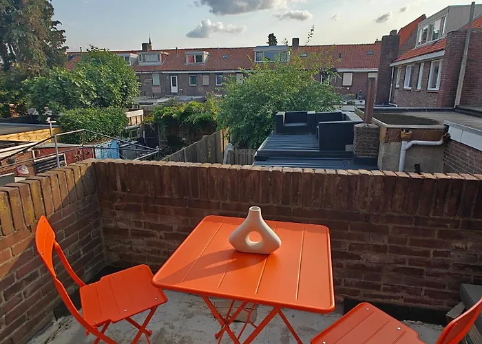 Eastern 招待所 提耳堡