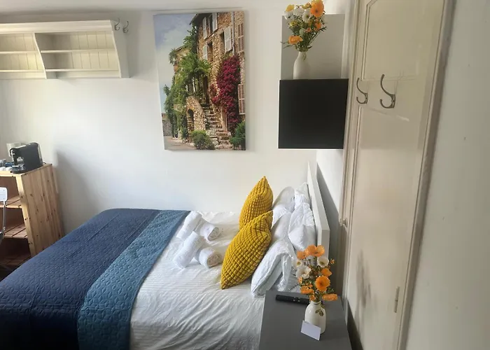 Eastern בית הארחה *